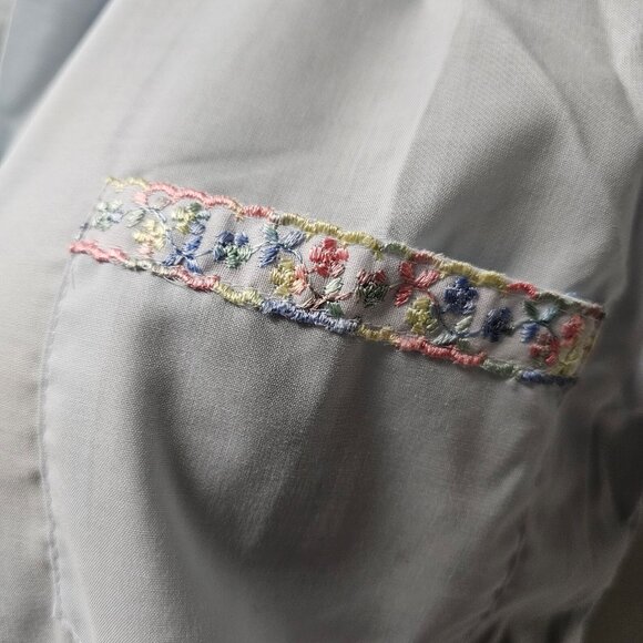 70s Carole floral lace trimmed light blue button down shirt . small . made in US - Picture 4 of 8